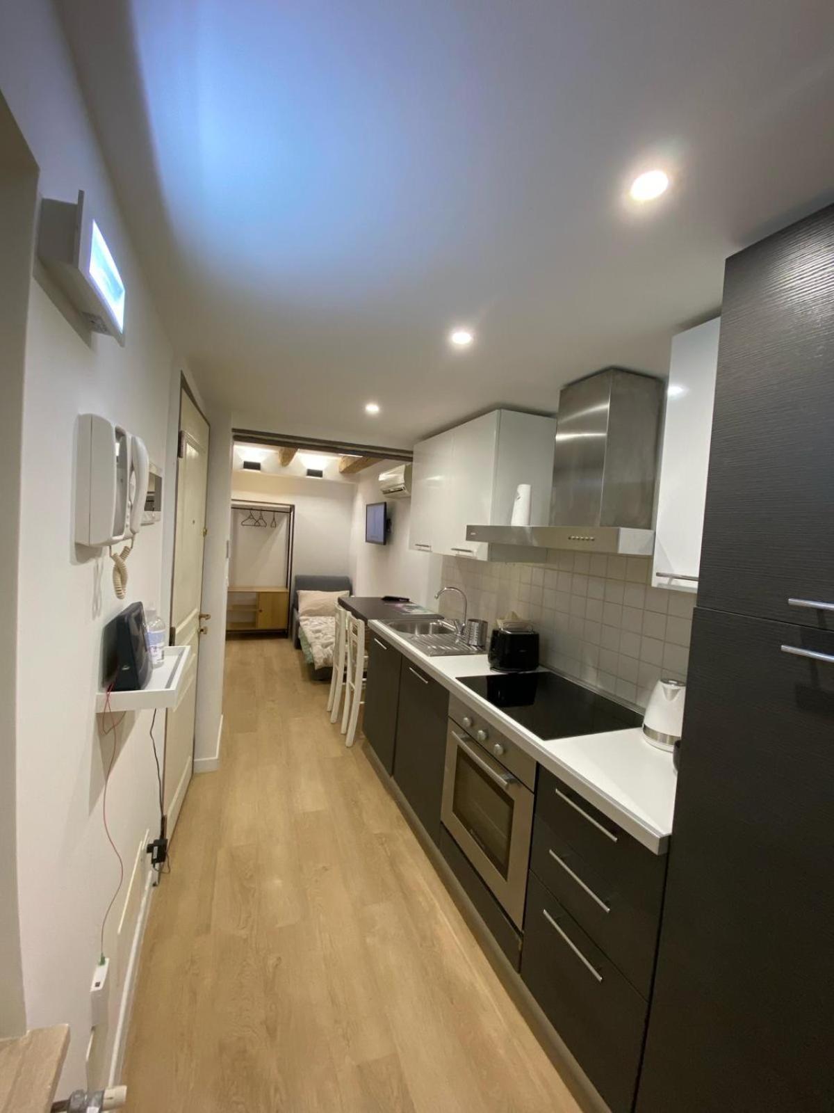 Oasi Central - Appartamento In Pieno Centro Trieste Exteriör bild