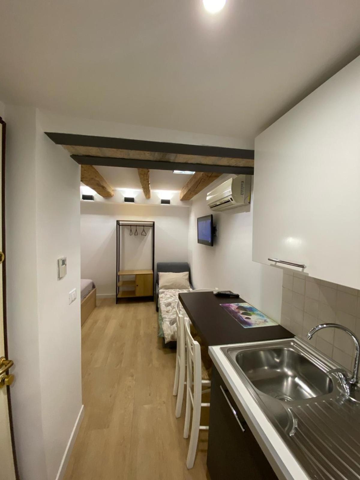 Oasi Central - Appartamento In Pieno Centro Trieste Exteriör bild