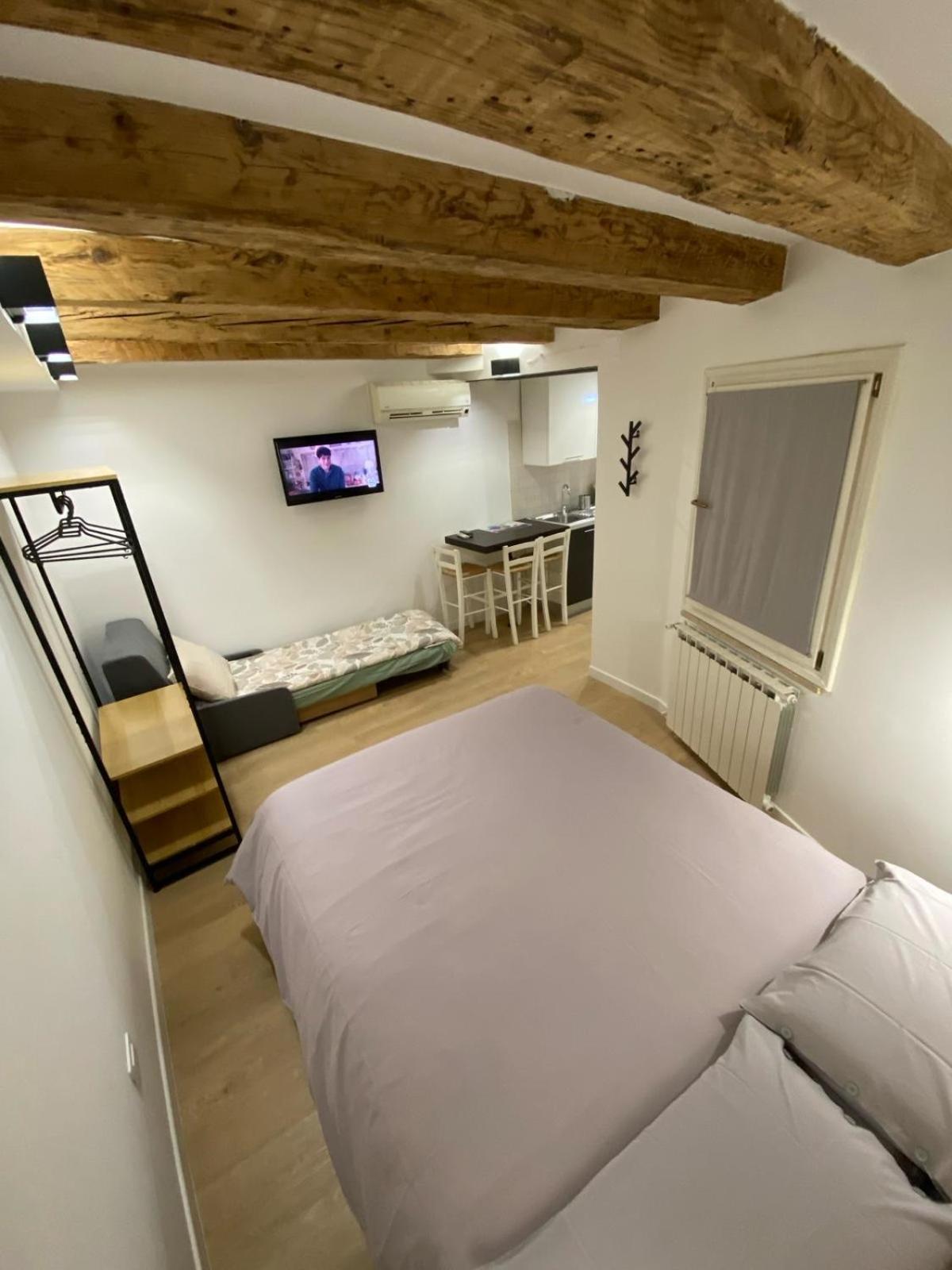 Oasi Central - Appartamento In Pieno Centro Trieste Exteriör bild